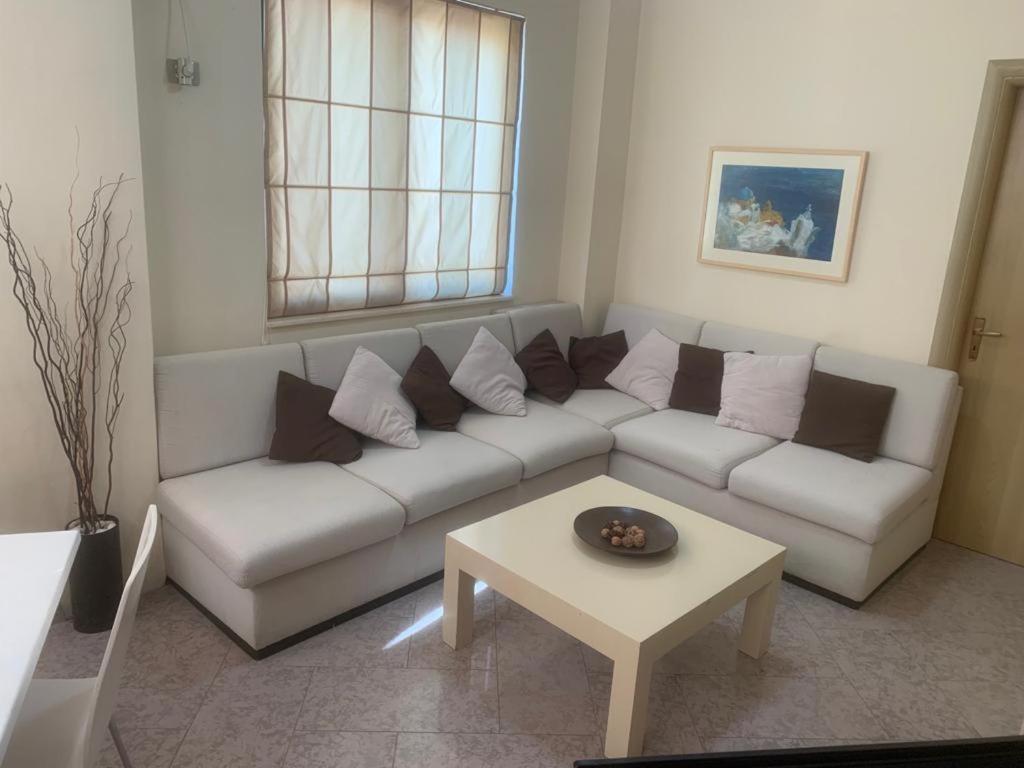 Cheerful 1-Bedroom Home In Durres Голем Екстериор снимка